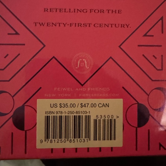 CINDER by Marissa Meyer - Picture 7 of 7